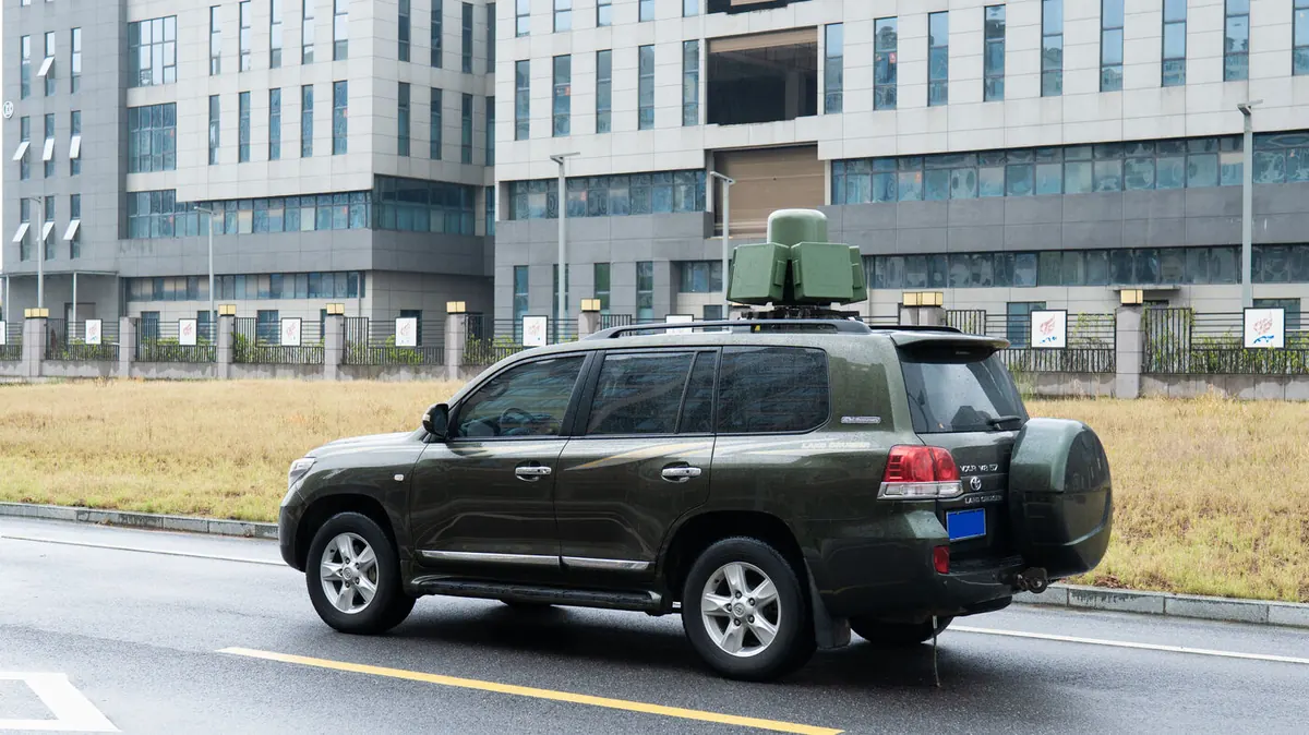 Vehicle-mounted AirdomeTech unit on a car roof